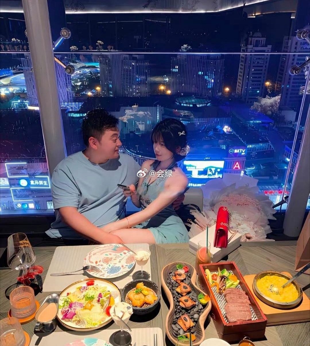 女人一定要有钱，不然谁跟你吃饭 