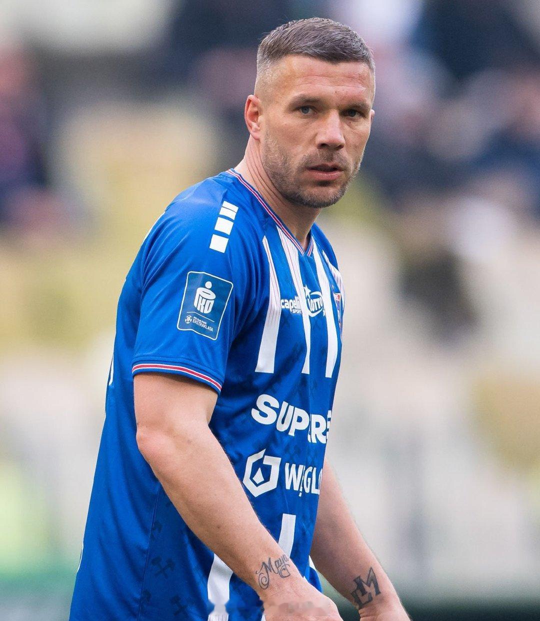 波多尔斯基：“我很开心自己40岁仍在踢球。这对我意义重大，因为球员通常在33、3