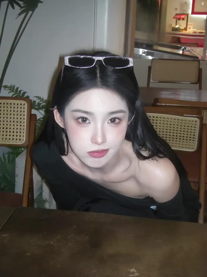 自从初吻没了 就一天到晚想亲嘴