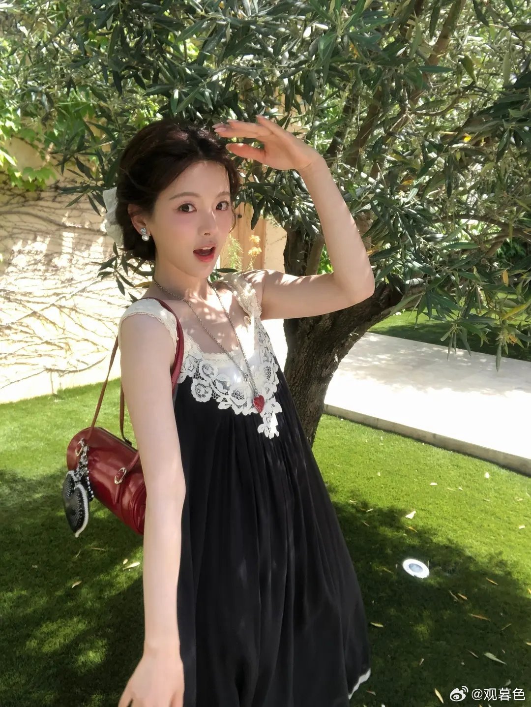 杨超越这组海边生图，美到能去韩团当门面吗？靠脸出圈的水平，真的没人反驳吗？ 