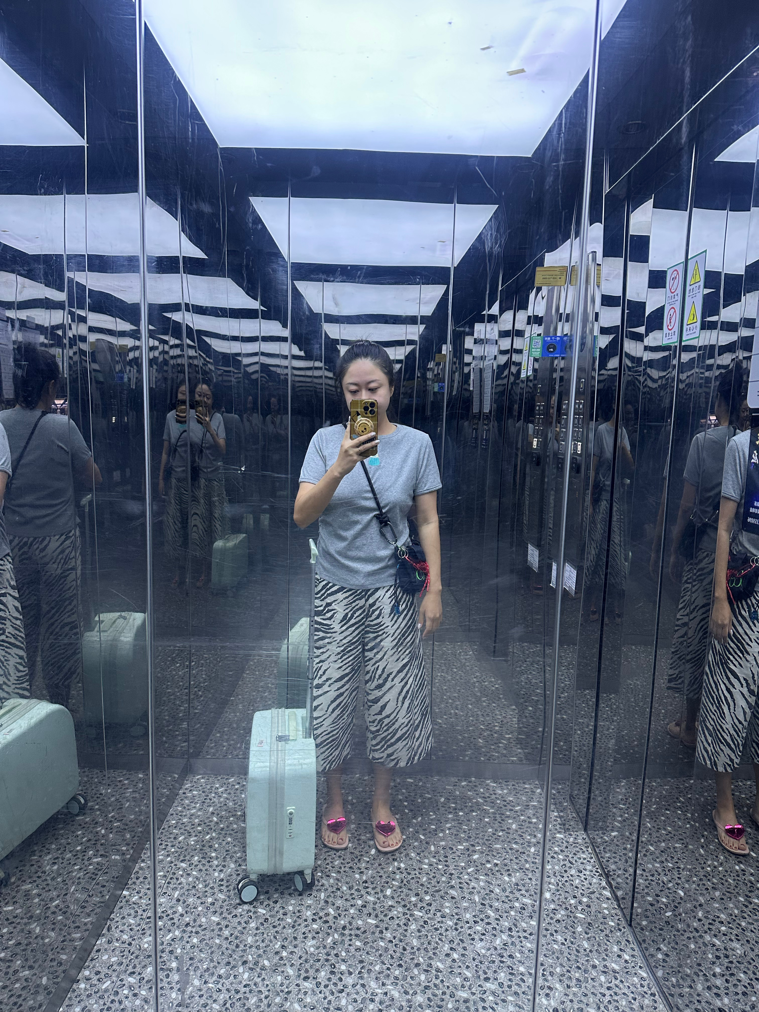 出发去嘟嘟家，看看孩的美丽秋装，明天秋冬大上新！然后下午结束就回长春找我男鹅啦！