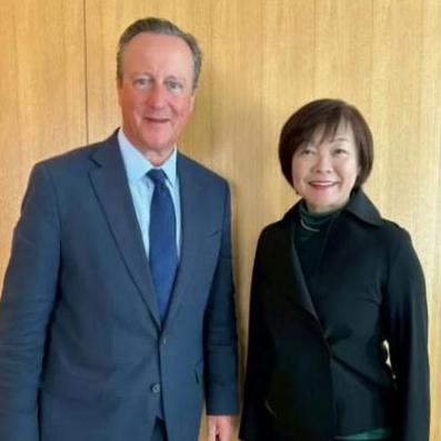 安倍晋三要是泉下有知，估计真得气得翻个身。
他老婆安倍昭惠，在他死后，直接开启了