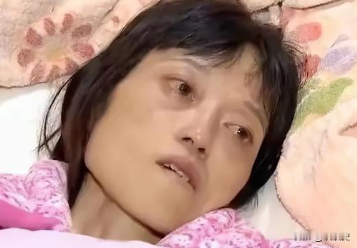 2016 年，湖南茶陵 42 岁的刘福兰，人生彻底坠入黑暗，这位单亲妈妈躺在肝癌