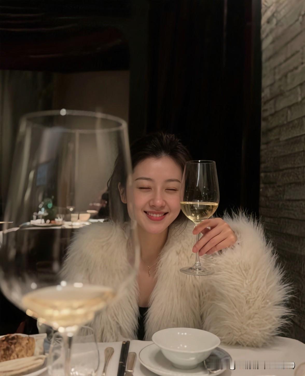 为什么神仙只渡情劫，
不渡穷劫？
你有没有想过，
为什么影视剧里神仙下凡，
历的