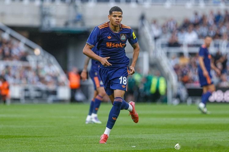 周三  欧冠看法002  卡拉巴赫 VS 法兰克福卡拉巴赫作为主场龙，近12个主