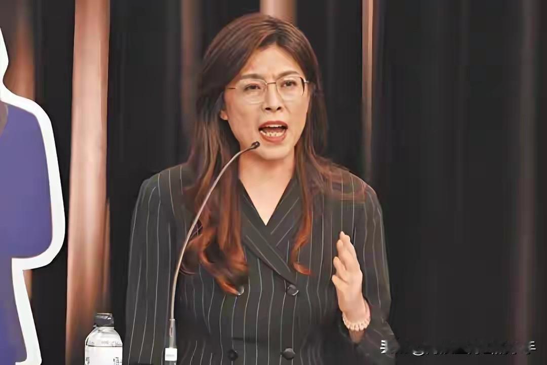 知道怕了？
 
中美会晤在即，台湾蓝营亲美派突然噤声。
前几天，台湾通过了780