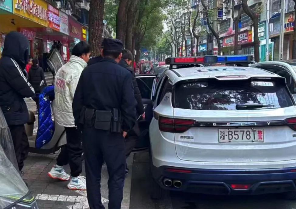 最近，株洲的警察蜀黍们上演了一场让人捏把汗的“无声大救援”。3月9日那天，指挥中