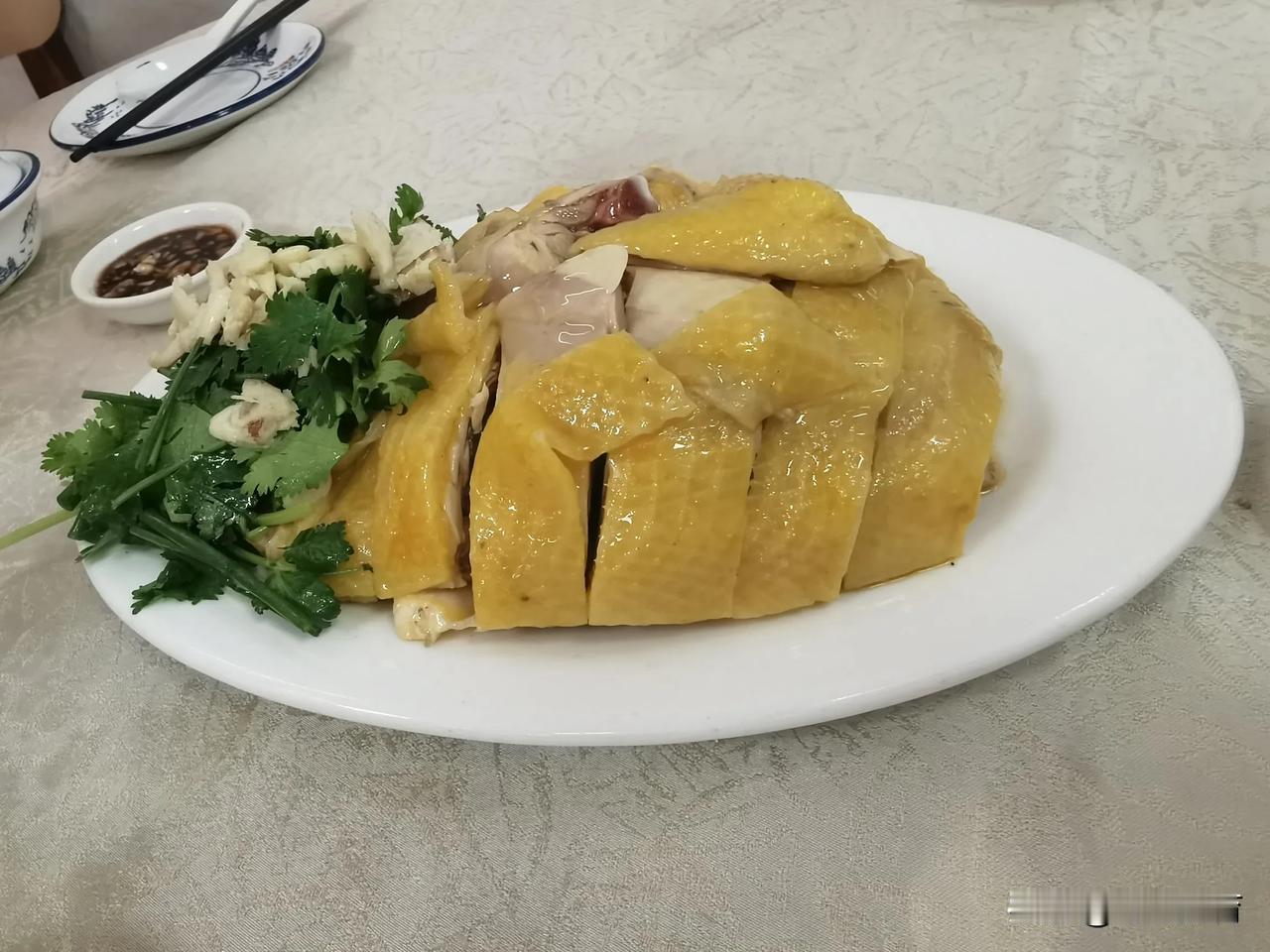 来湛江了，中午去成记吃鸡，真心话很美味，就是这个账怎么感觉都不对，算了，没有当面