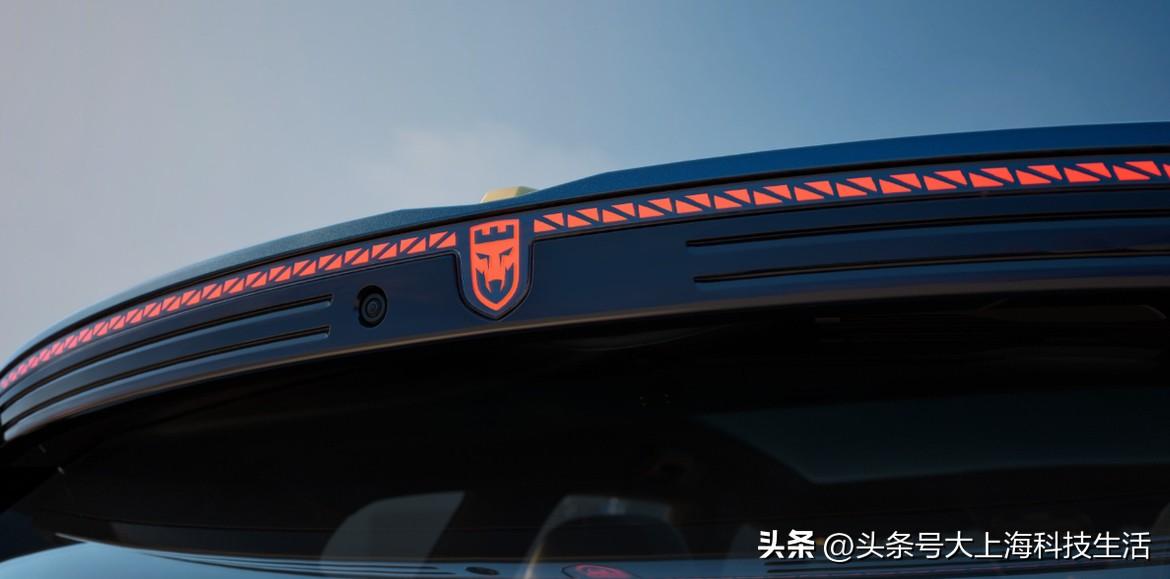 金标大众这次是真拼了！与众08，光听名字就自带气场。

最硬核的必须是那颗宁德时