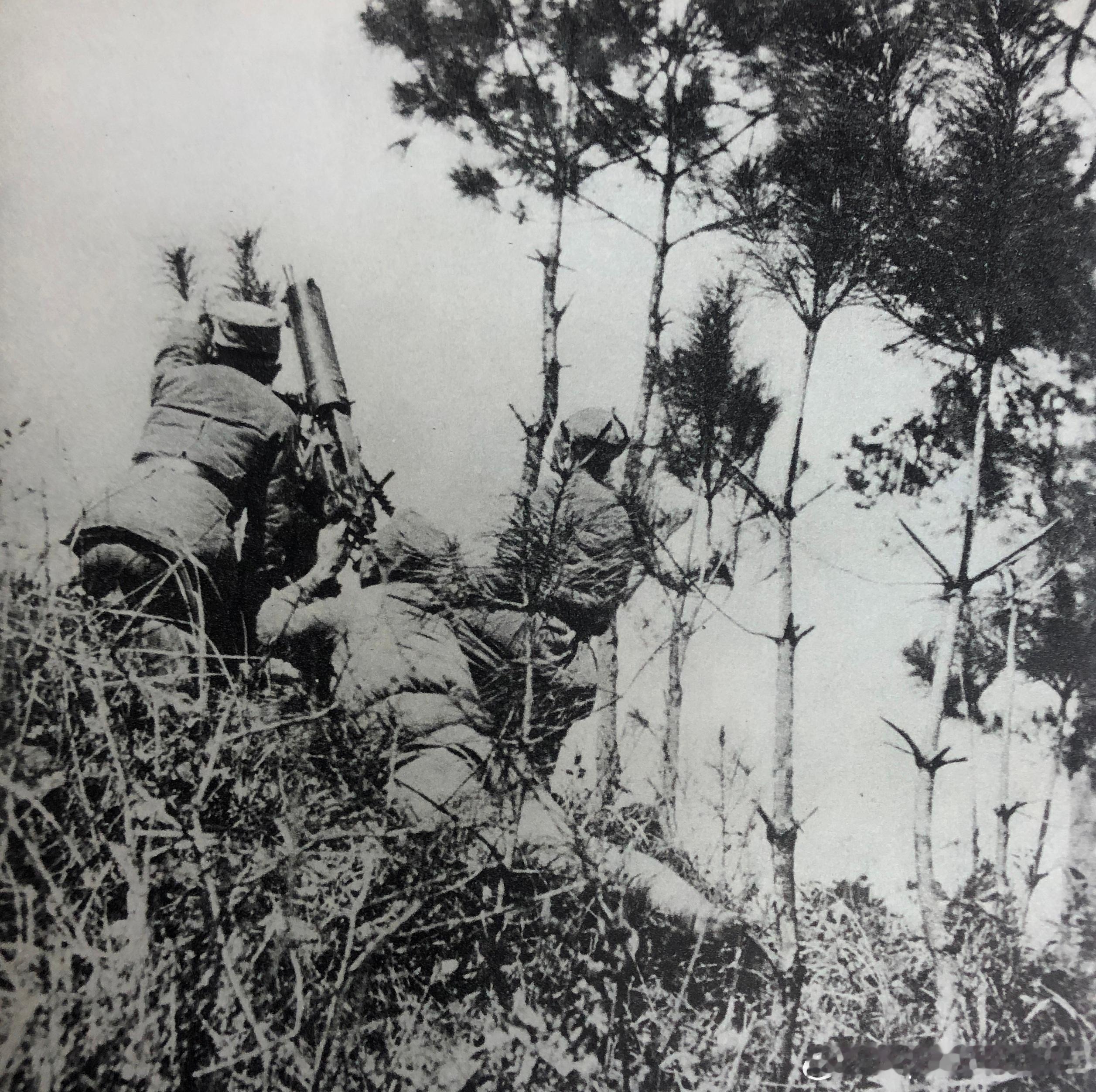 1944年新四军教导队练习对空射击历史影像 ​​​