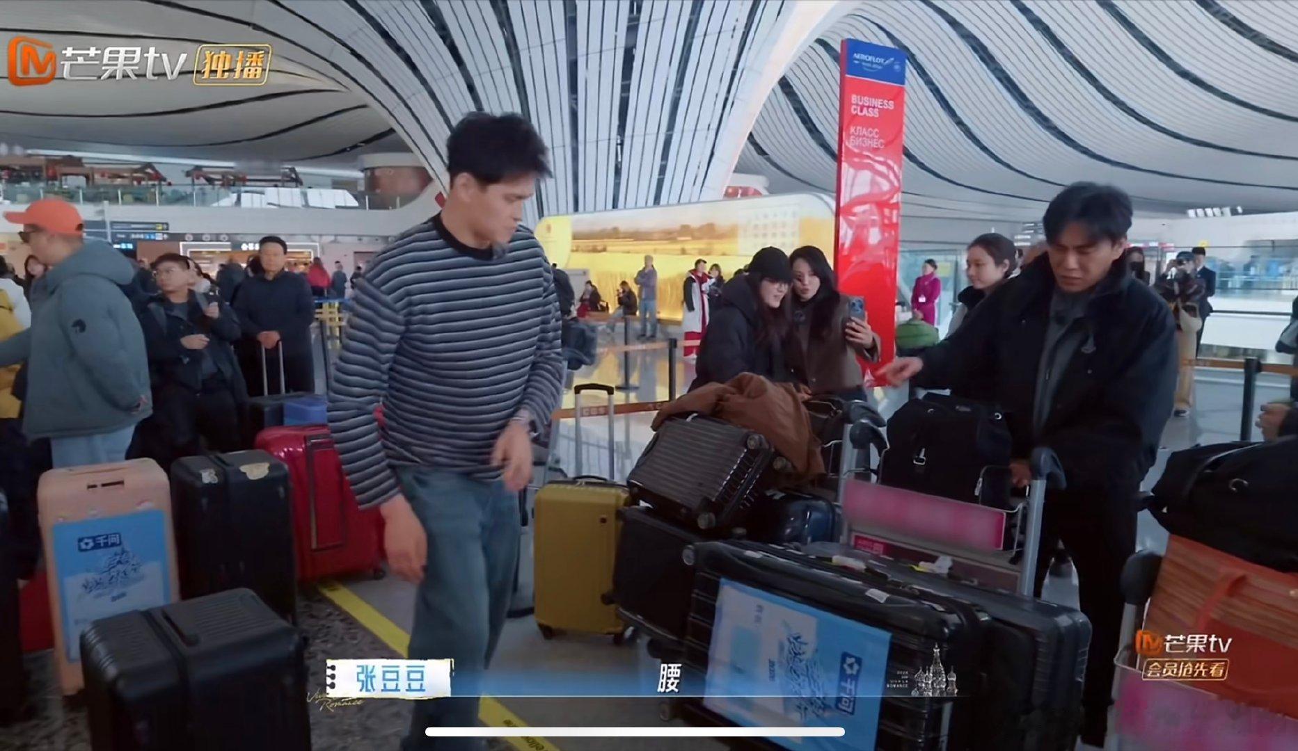 孙杨把赛场上的责任心带到了节目妻子的浪漫旅行不刻意表现不刻意邀功，一件件小事温柔