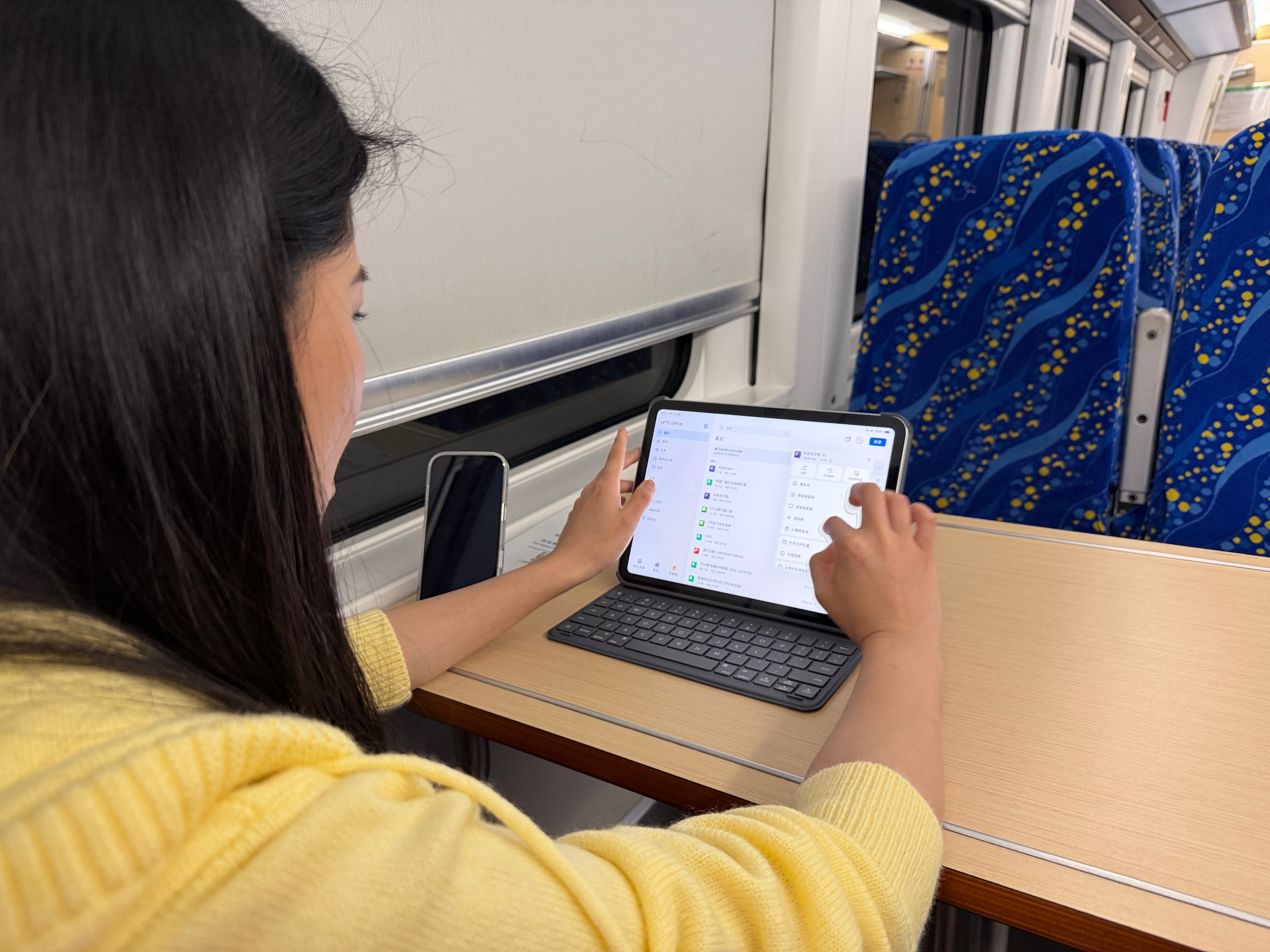 去小鹏的路上海玲老师在努力学习汽场全开