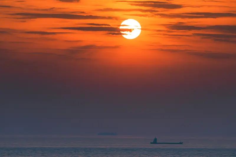 “西山观日落”这句上联太妙啦，自带一种悠然闲适又大气磅礴的感觉。
我觉得“东海赏