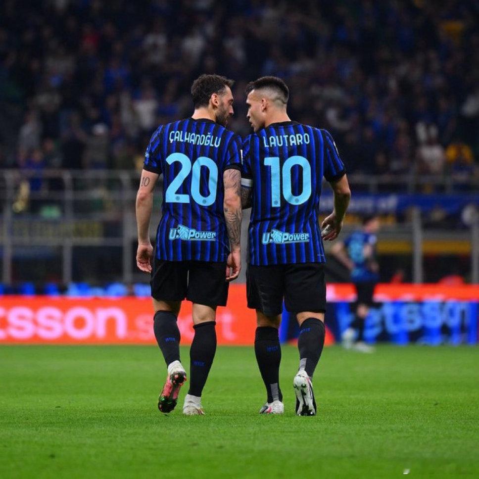 米兰体育报：国际米兰球员伤病缺席的情况如下- 邓弗里斯缺席103天- 恰球王69