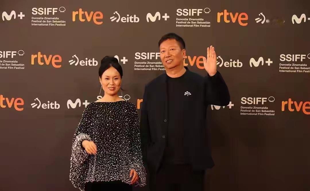 《狱妈》的导演相信了赵箫泓声泪俱下描述出的过往遭遇，并改编为电影，这并不是导演的