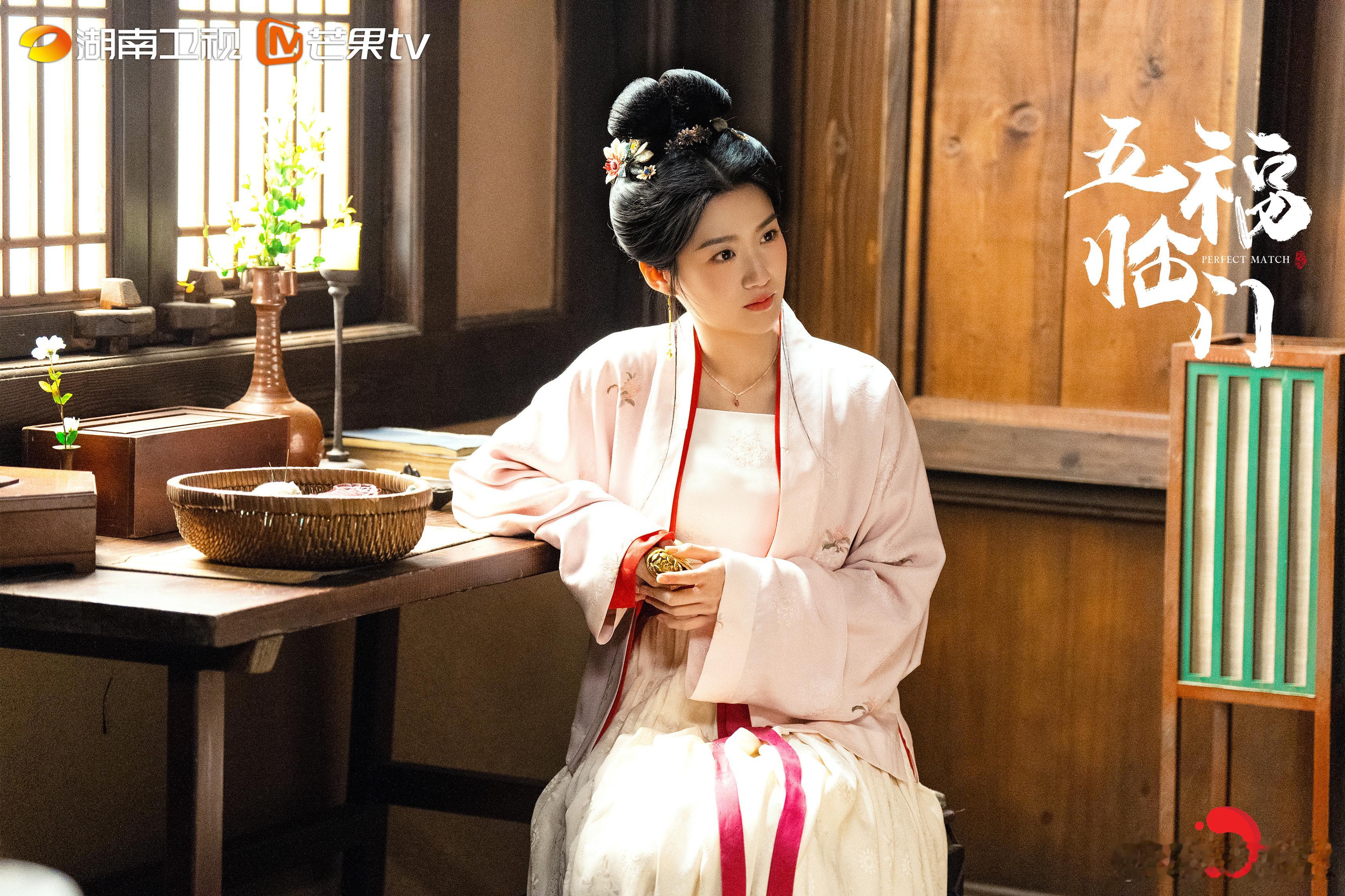 【大饱眼「福」】 电视剧五福临门[超话]  她可不是娇滴滴的女王，有的是力气和手