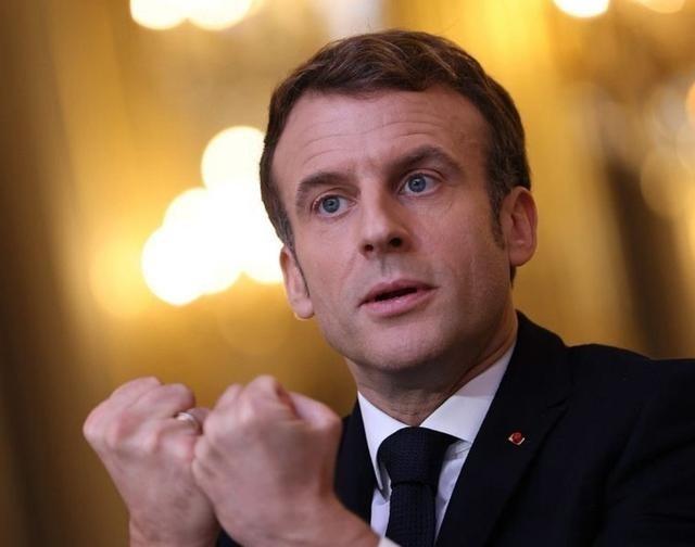 法国总统马克龙凌晨发文怒斥：我的士兵被打死了，这绝不能忍！48岁的马克龙凌晨不睡