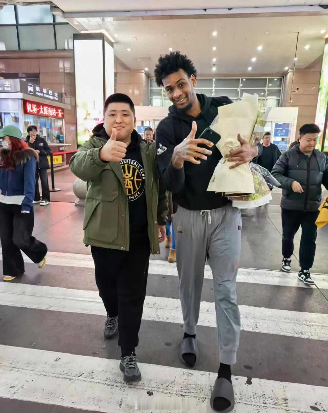 山西男篮外援格雷格·布朗和康迪特都已抵达太原 （图via）金秋观赛季新赛季篮不住