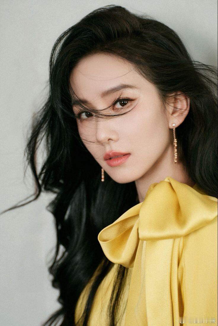 刘诗诗简直就是女生们的穿搭模板，又美又飒！ ​​​