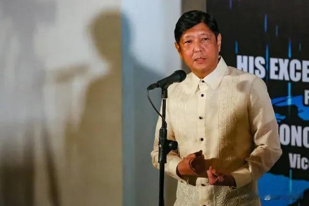 周六，菲律宾总统小马科斯会见了韩国造船巨头韩华海洋，讨论了该公司建造潜艇以帮助发