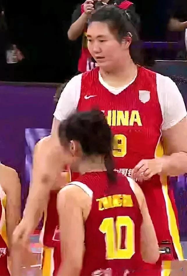 女篮亚洲杯！！中国女篮101-66大胜韩国女篮获得第三名！！！
王思雨：8中6，