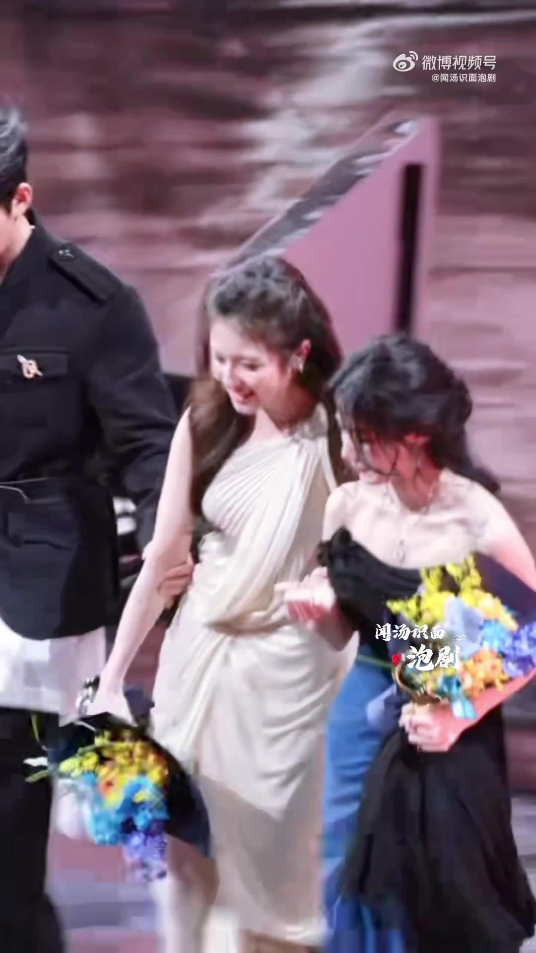 邓为卢昱晓把李兰迪照顾得很好邓为、卢昱晓对李兰迪的照顾体现在很多小细节里，这些不