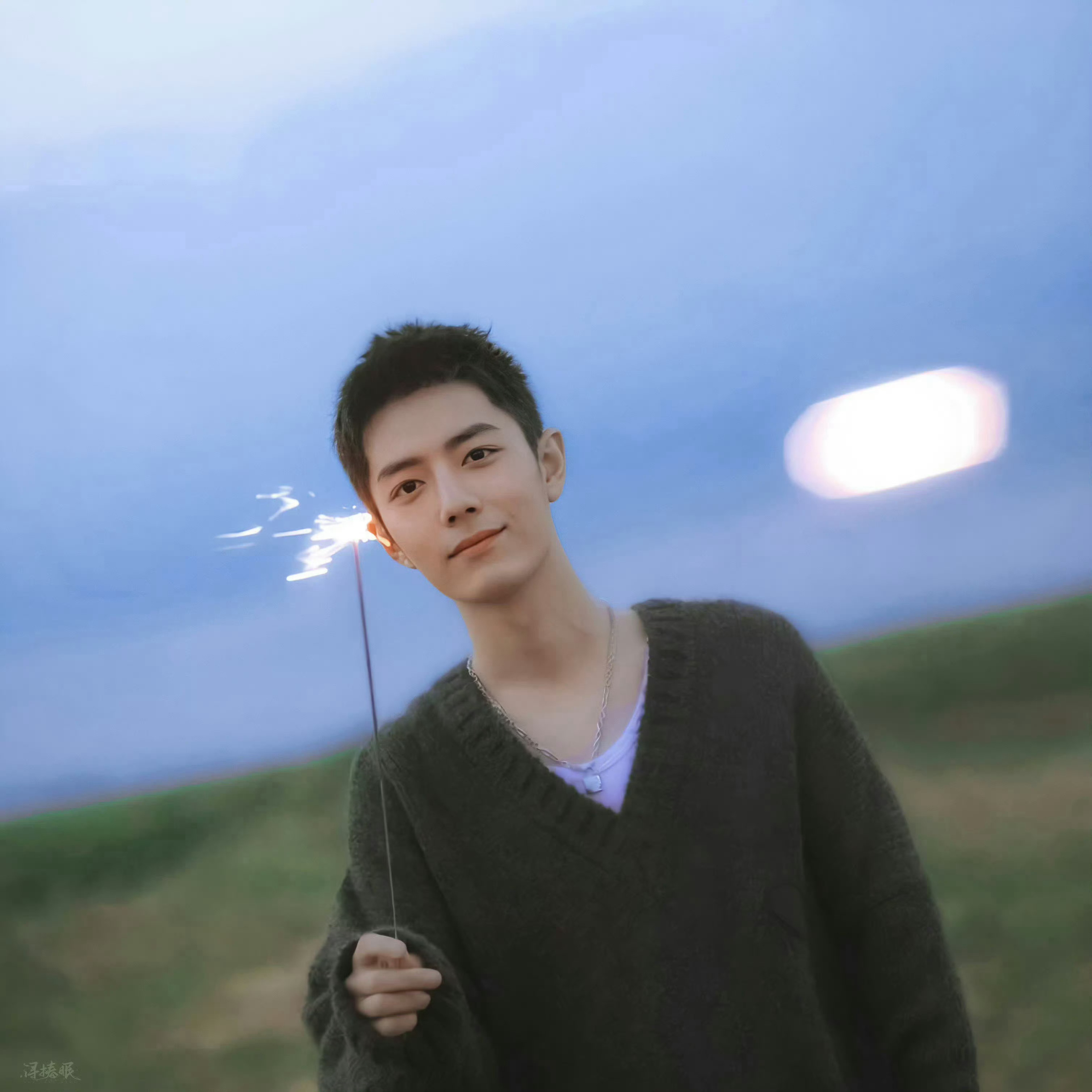 遇见你就像兔子的世界下起了胡萝卜雨。 肖战智答初一不洗头 📮肖战提前祝大家五一