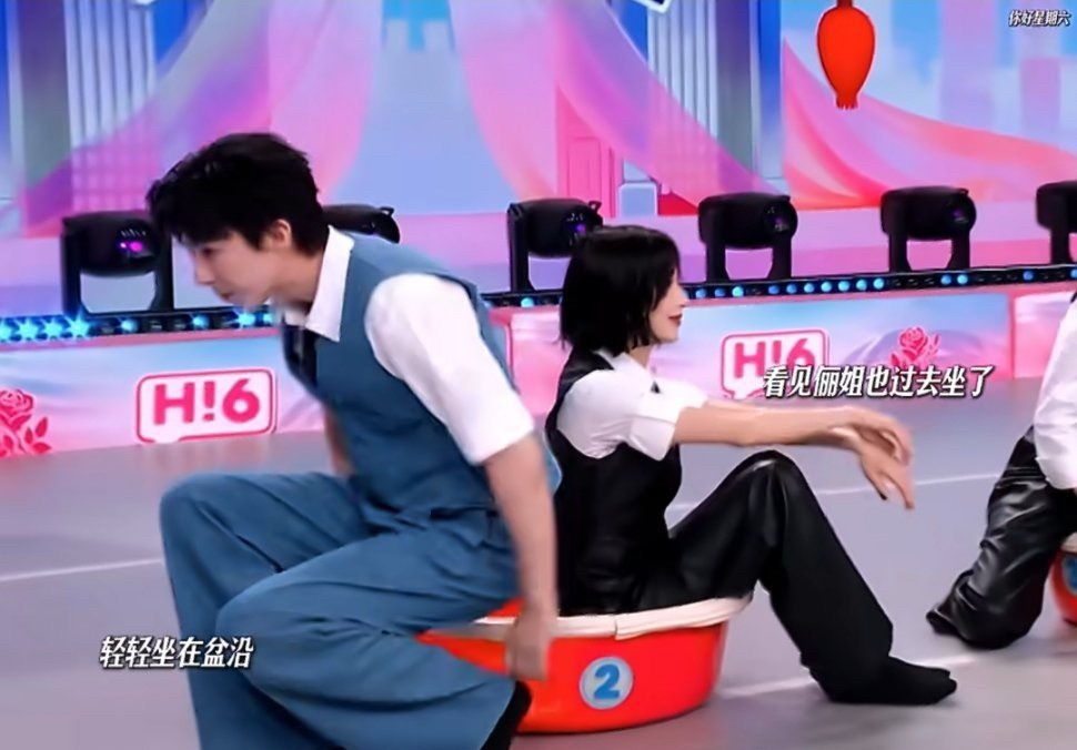 这短短30S刘宇宁有多忙这个好六没有刘宇宁可咋办呀，又是得操心迪丽热巴答题还得陈