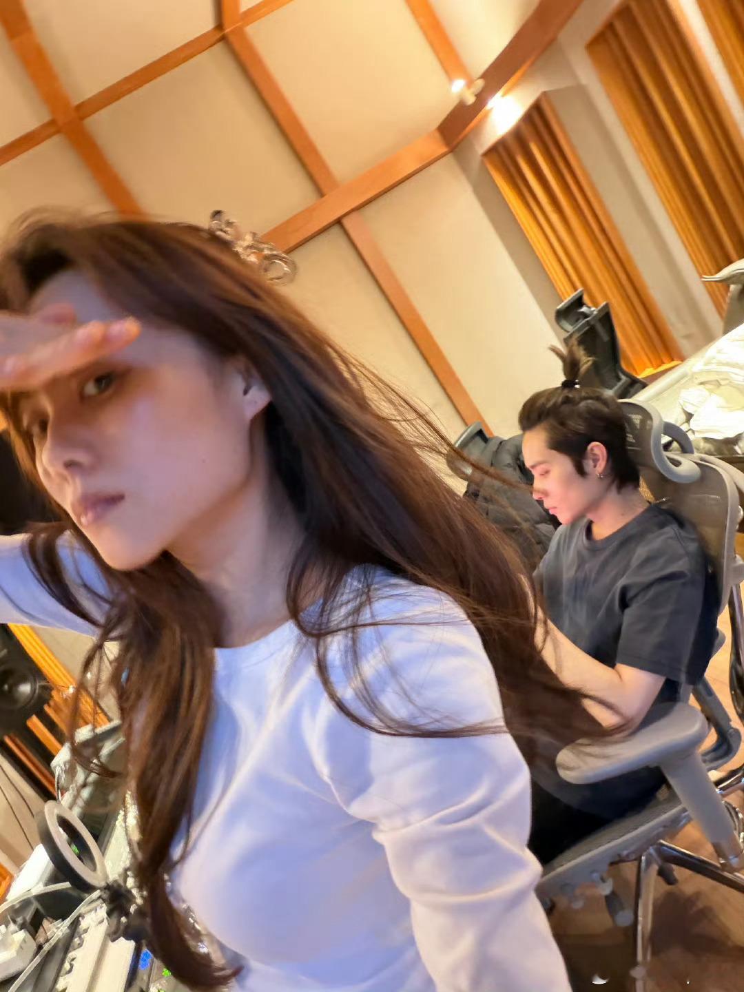 好喜欢井迪这种真实的分享生活的照片啊！很温馨哦！ ​​​