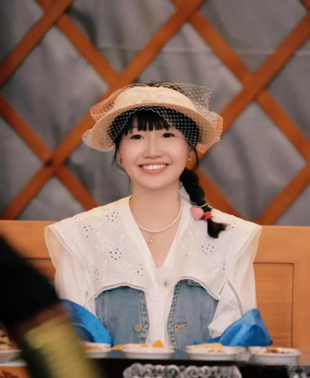 麦琳在《再见爱人》中大言不惭说她可以出去工作赚钱，每个月收入2000-3000就