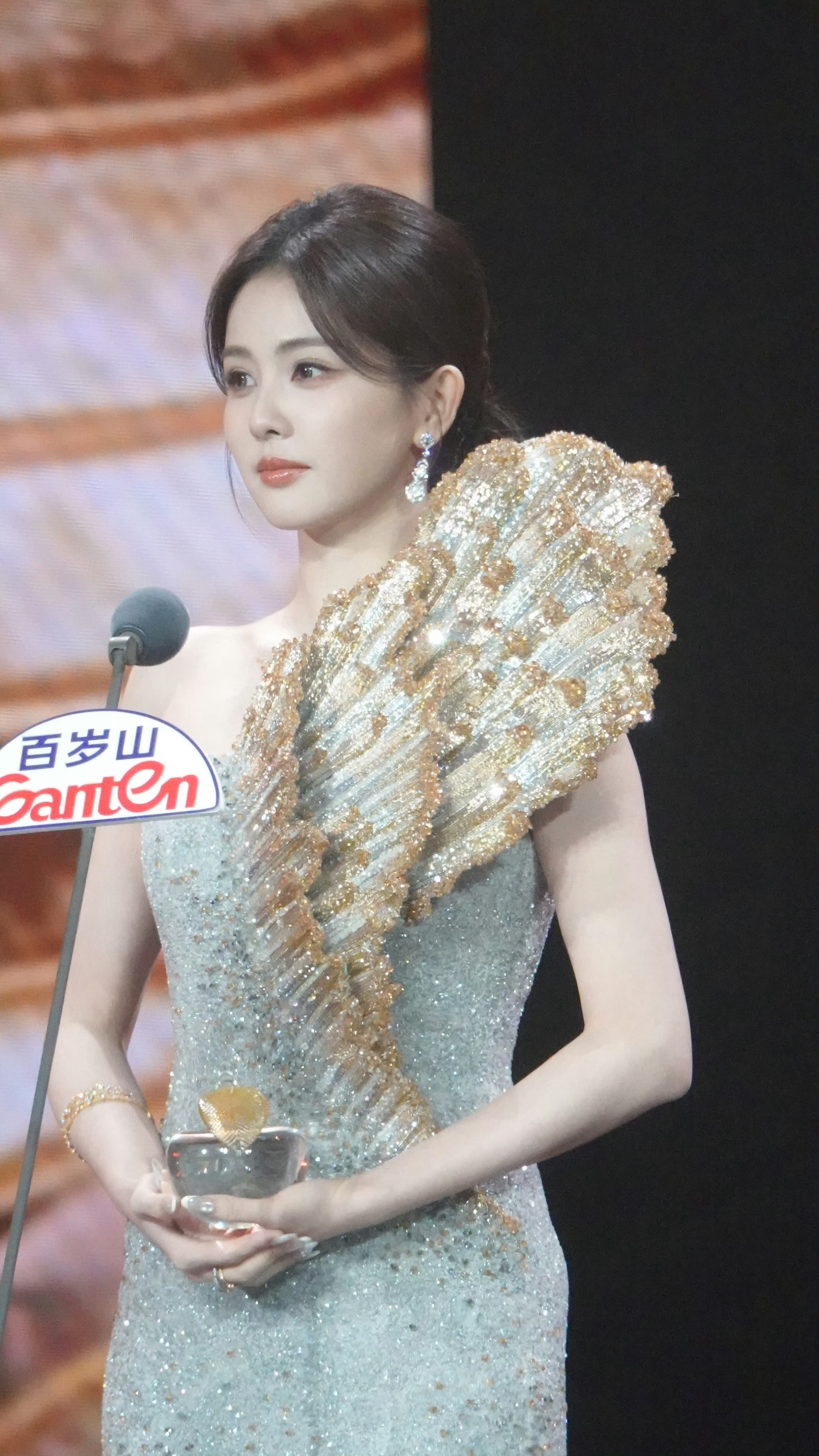 嗑颜bot 投稿  白鹿 珍珠一般剔透饱满 