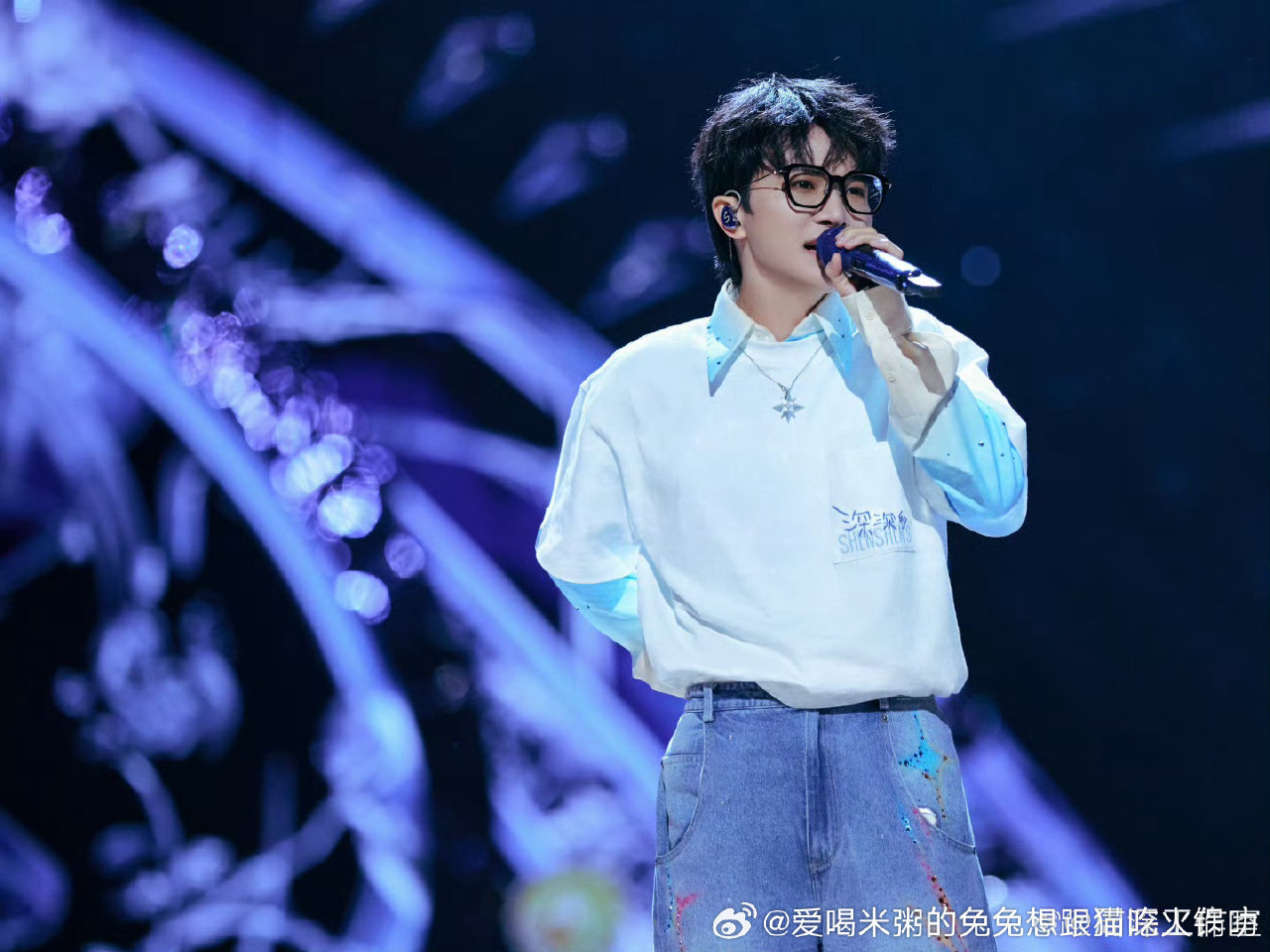 刘宇宁周深合唱自诩周全周深刘宇宁自诩周全合唱舞台 刘宇宁周深合唱自诩周全 