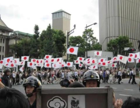 为什么日本现在越来越敢和中国唱反调？一位日本老人一语道破：日本之所以敢跟中国叫板