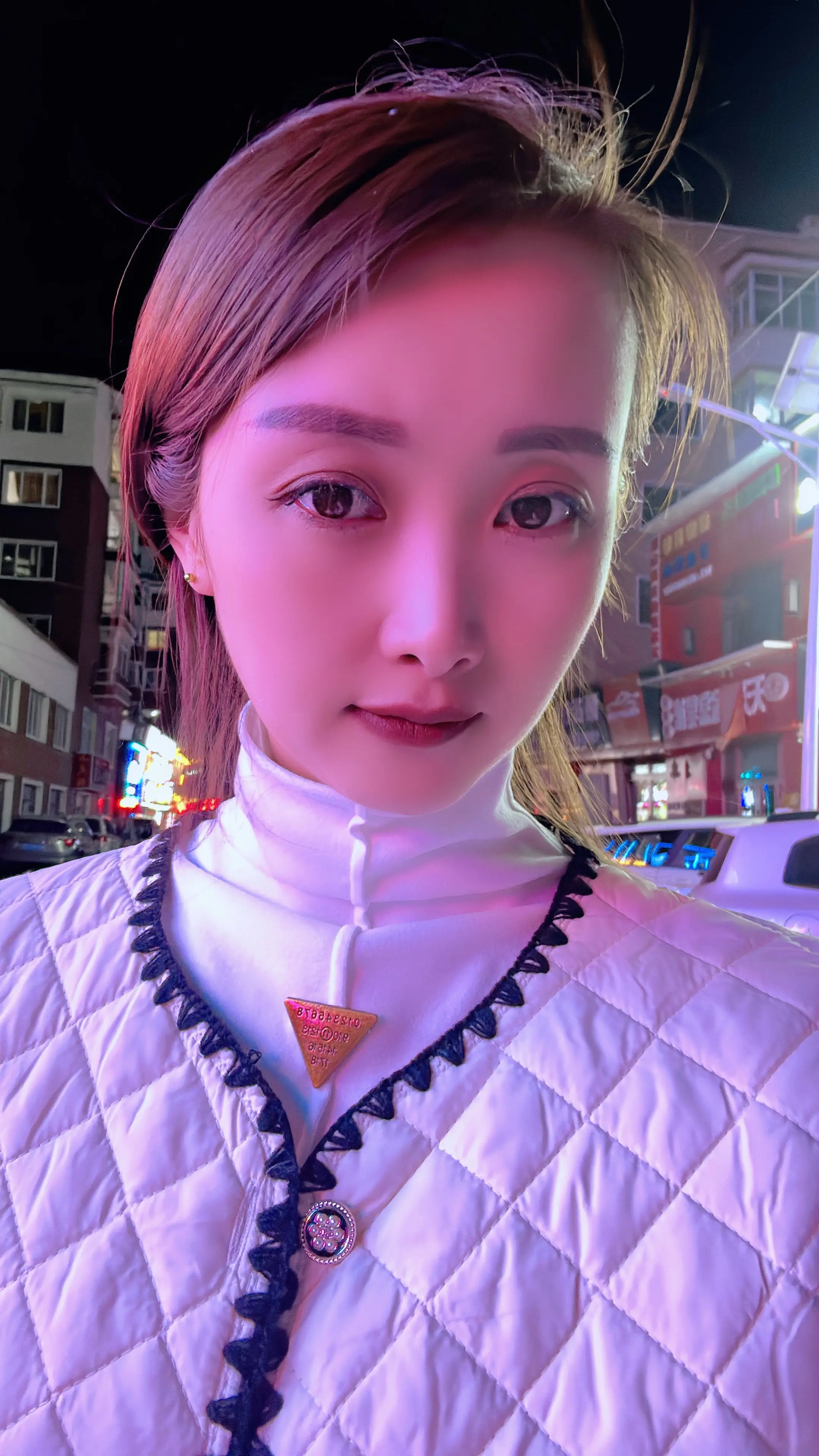 现在的我太能熬夜了，我怀疑我上辈子是个路灯！