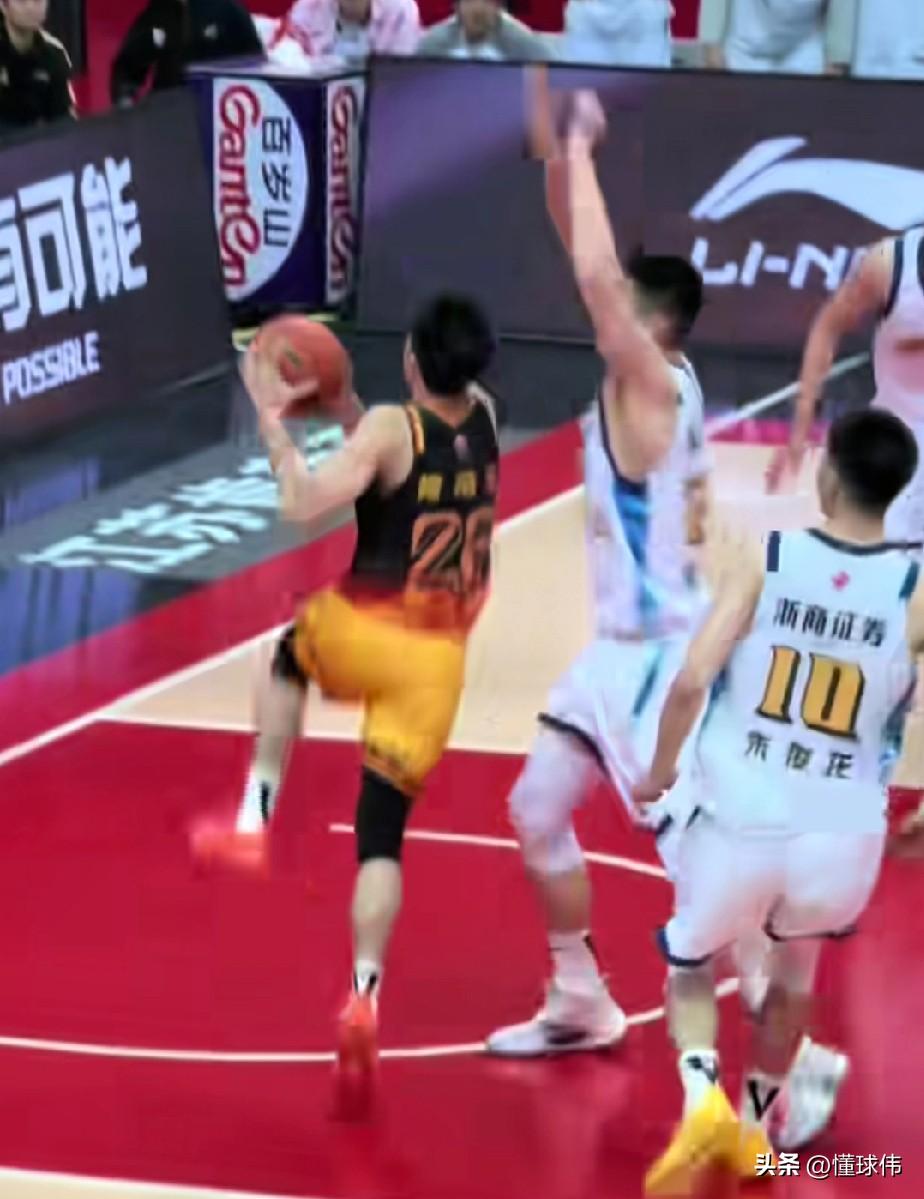 得到对手认可！胡金秋谈庞峥麟：

“他确实是非常强的后卫。”

“包括最后那个绝