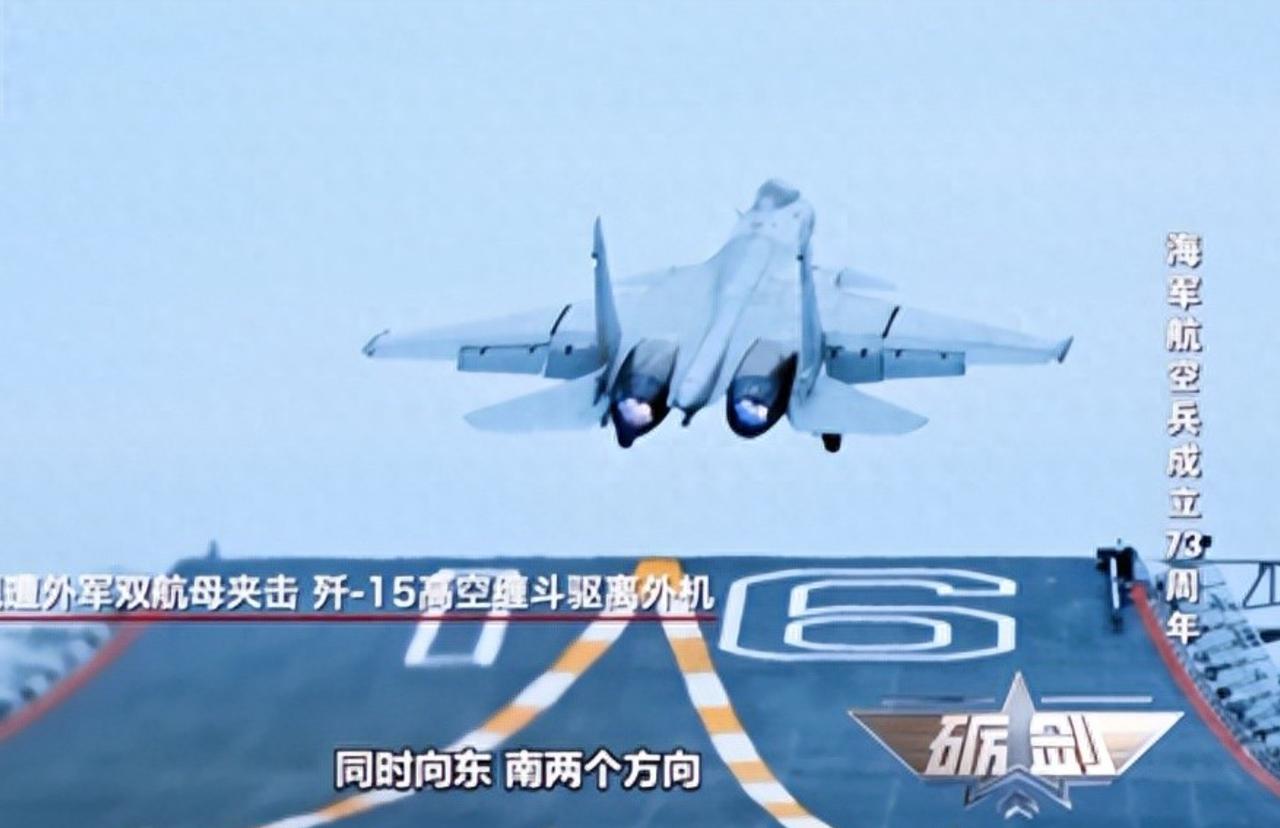 央视网4月25日公开一段2022年5月的远海任务画面：辽宁舰编队执行远海任务期间