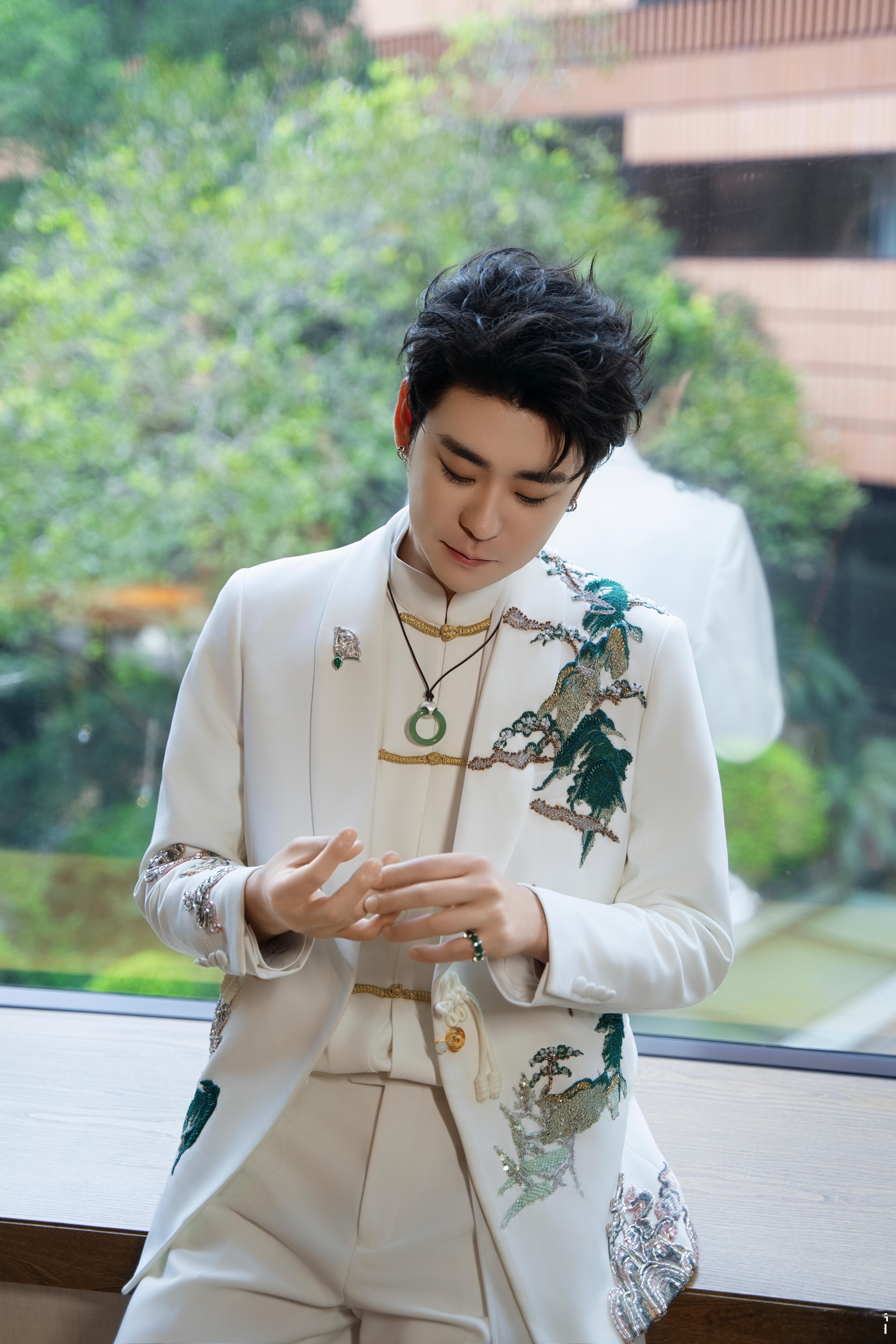 张云雷 爱就说给你听张云雷新歌遥遥 【给张先生的第两千四百九十情书】      