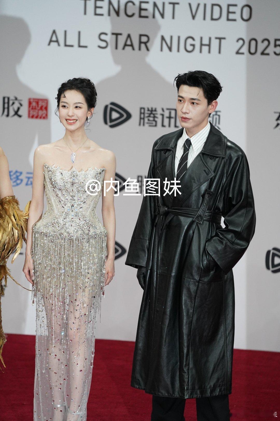 辛云来和陈都灵站一起，好像“赘婿”和“大姨”星光大赏陈都灵辛云来