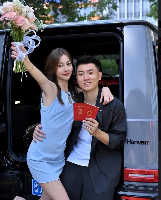 原来高诗岩妻子是她，怪不得能签顶薪合同，真是娶一个贤妻旺三代

高诗岩的妻子张瀚