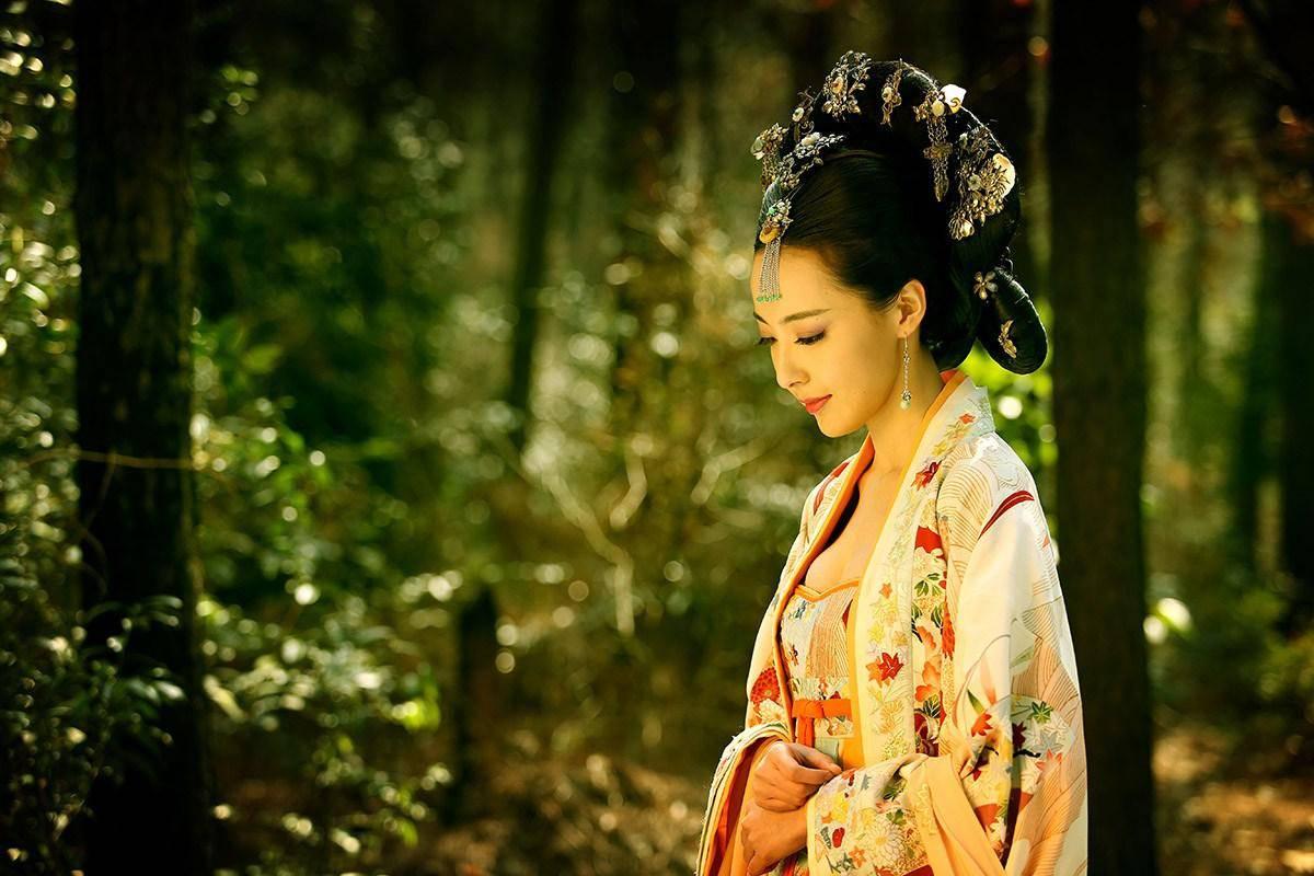 娇蛮可爱的她是李世民最爱的公主，也拥有最好的夫婿，她却选择与唐僧的大徒弟——辩机