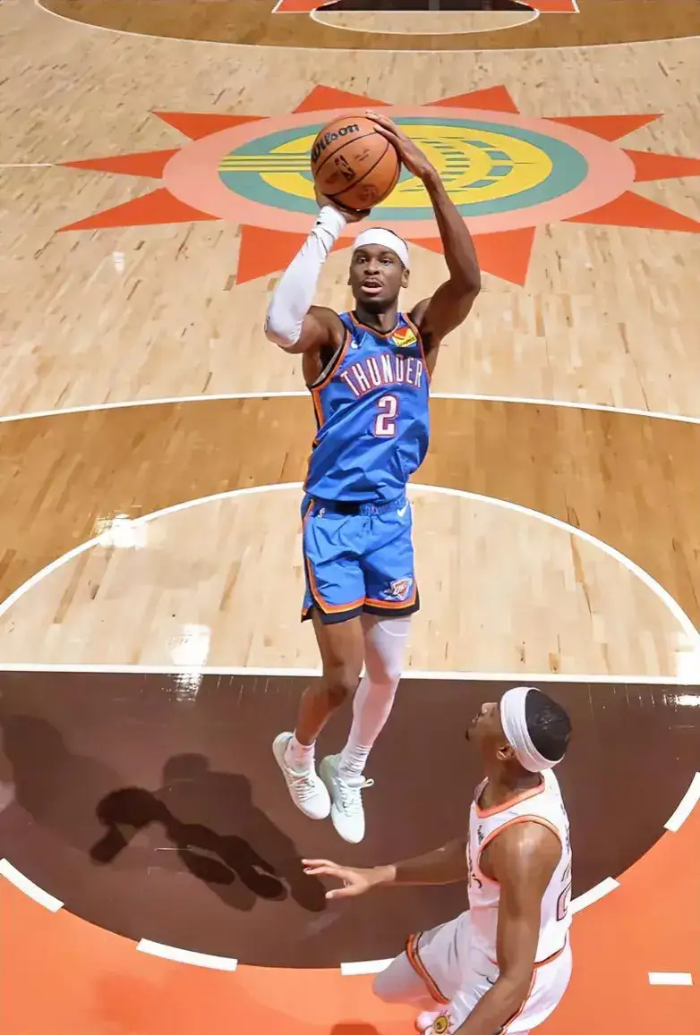 恩比德的MVP保不住了，亚历山大强势宣告要抢MVP！雷霆战胜马刺的比赛中，亚历山