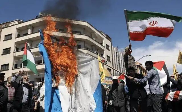 危险信号！美军4000兵力集结中东，哈尔克岛只是障眼法。紧急突发！美军突然向中东