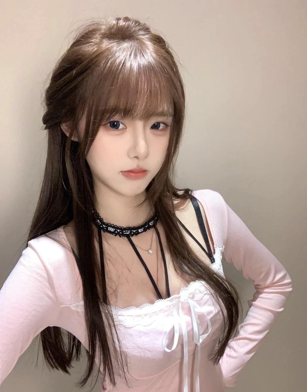 粉衣美人倚，轻纱掩面笑！@今晚不吃鱼 粉纱花衣美人 粉裳娇颜 粉衣仙子照