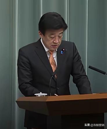 日本这是铁了一条心要搞对外扩张。

首先，日本搞系统性备战没有停啊，3月31日宣