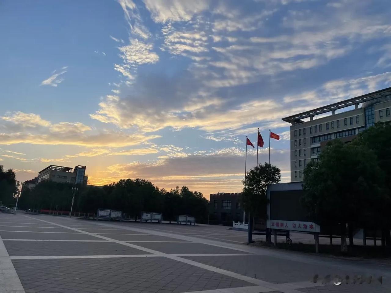 估计有很多家长都不知道高中的背后：
孩子到了高中，进入以下几科老师担任班主任的班