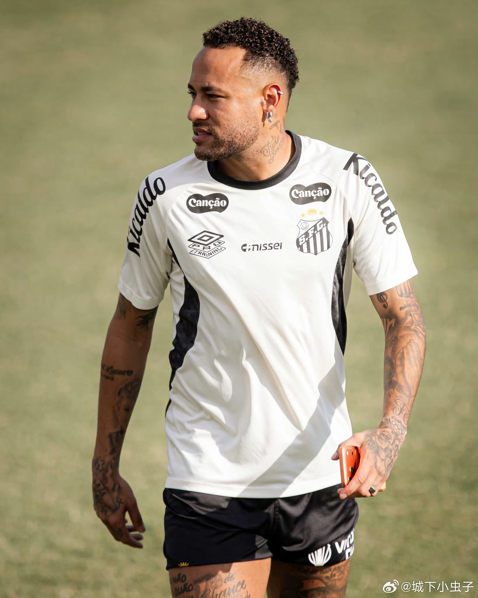 内马尔内马尔 这两天的训练🏋️♀️肌肉有小问题训练继续 