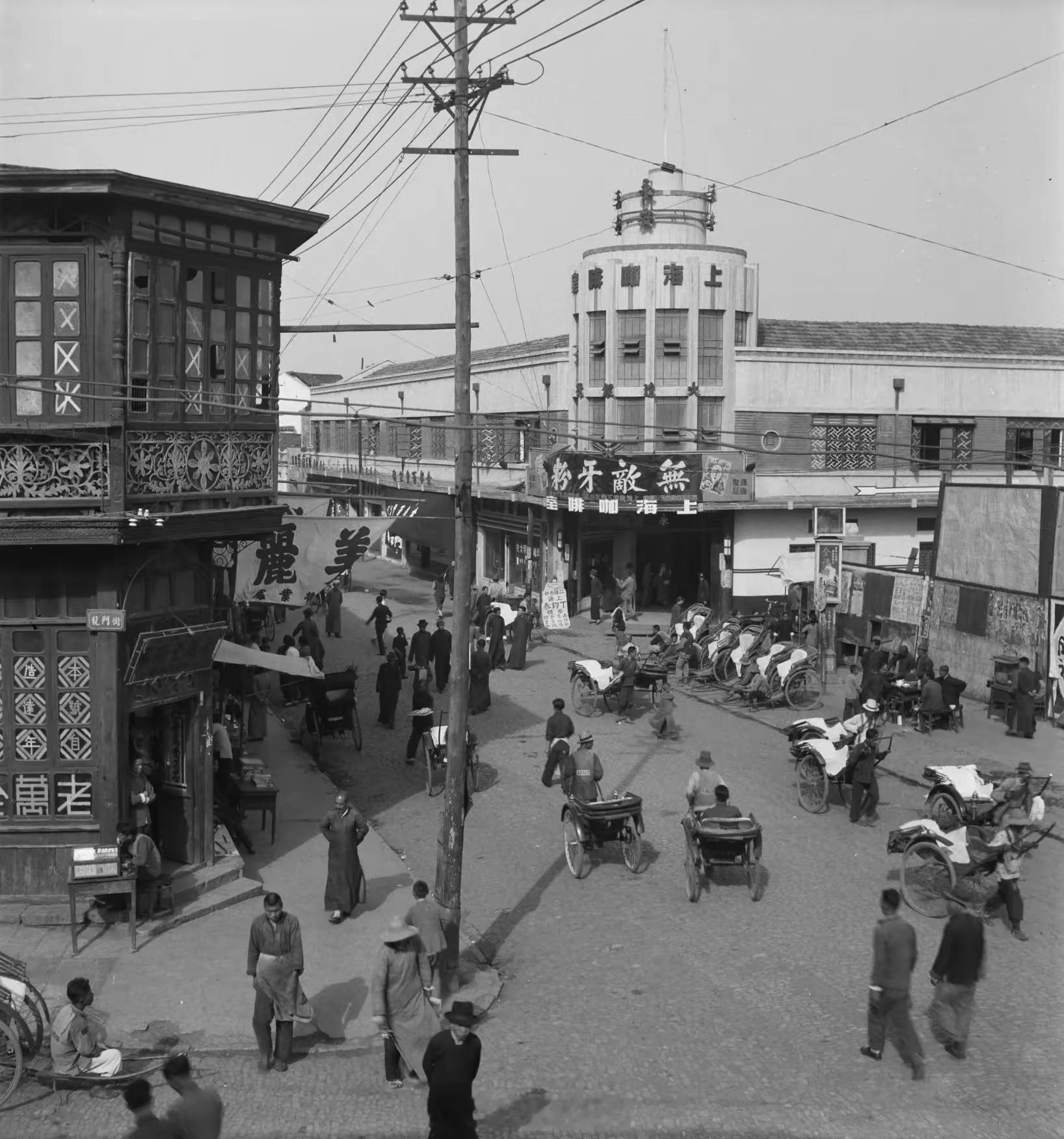 1948年，民国上海的街景日常。那会儿有大师胡适，为啥火柴都造不了？