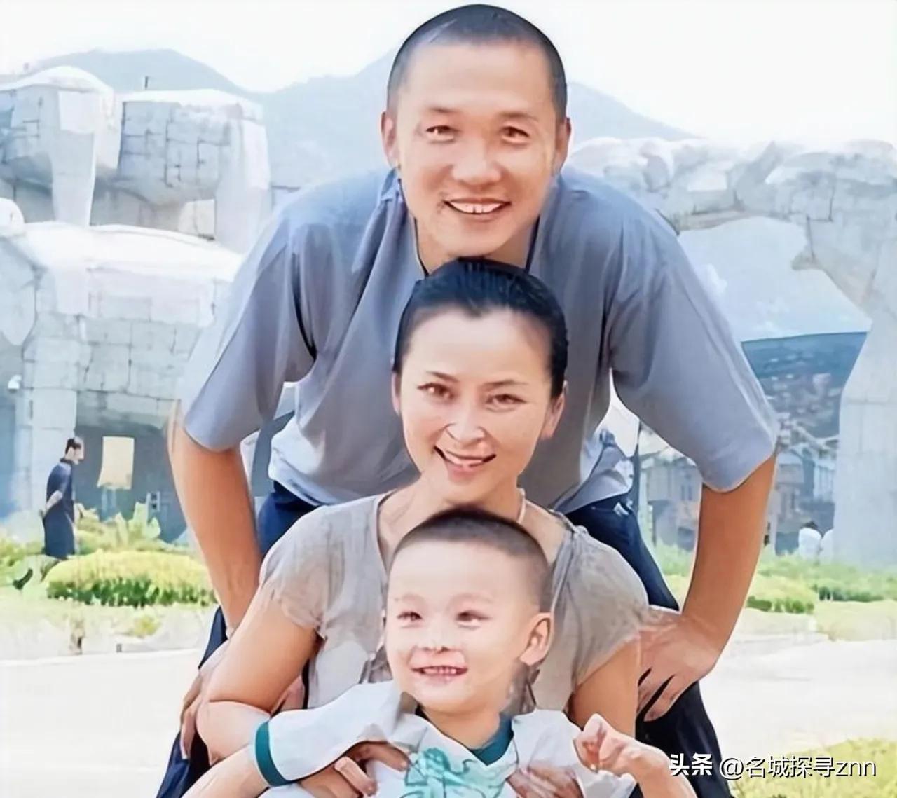 2011年，黄志忠把自己在北京的两套千万房产、200万存款和名下所有车，一把塞给