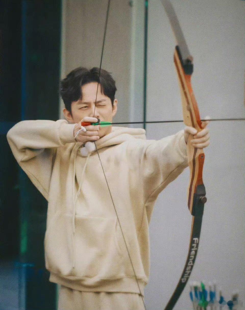 何炅飞行亲爱的客栈亲爱的客栈好六团惊喜合体，何炅、王鹤棣、泽林同框录制亲爱的客栈