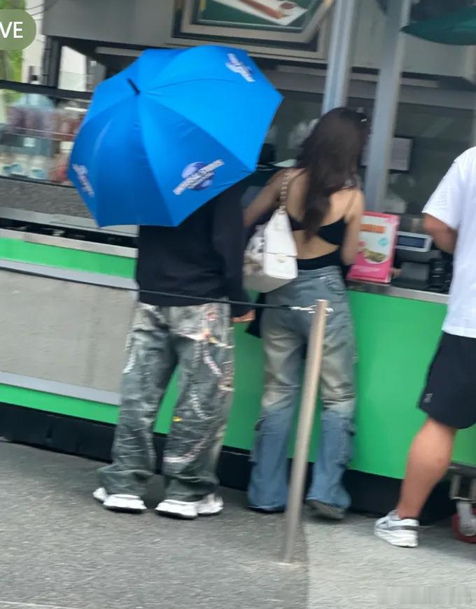 黄晓明和女友在新加坡约会？大年初九就飞去陪女朋友啦？之前还在三亚过春节，转头就和